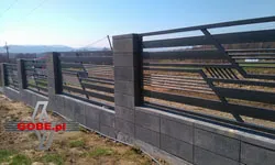 Stepped concrete fence with metal panels 375